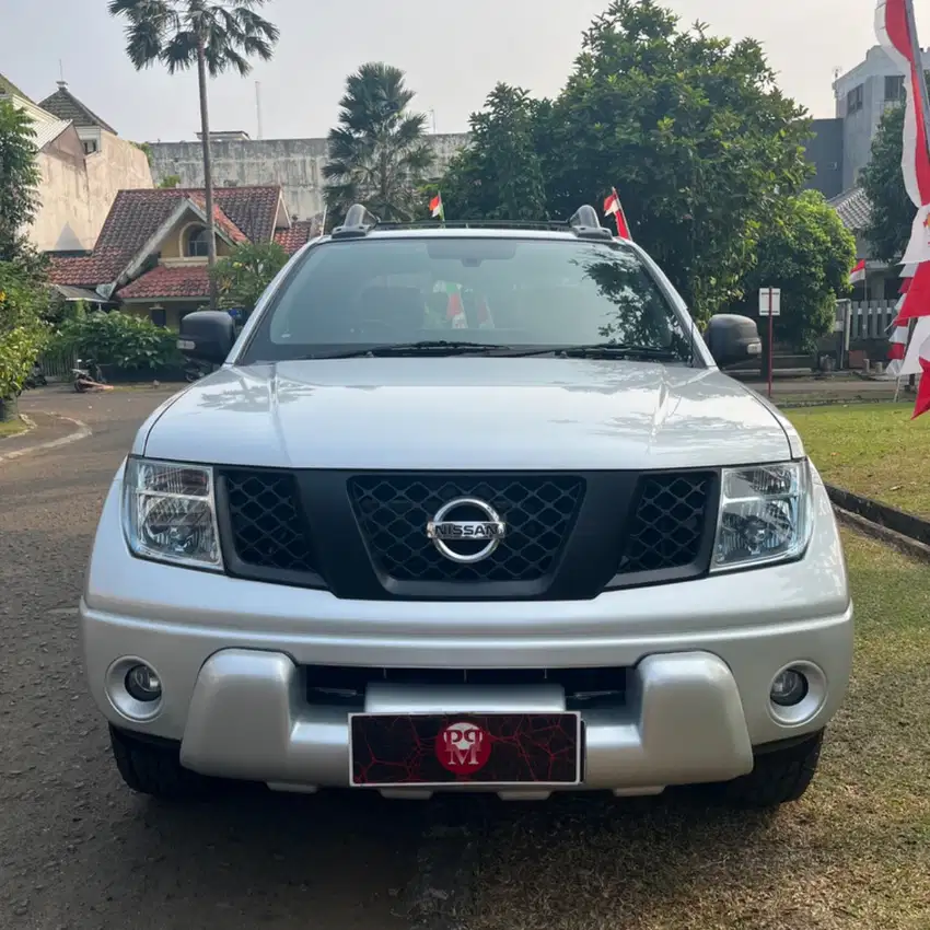 NISSAN NAVARA DOUBLE CABIN 2.5 AT 2011 DIESEL 4X4