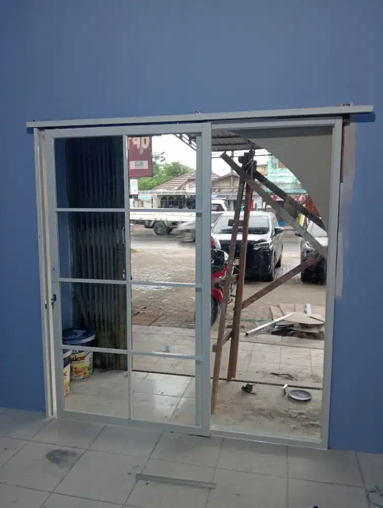 Pintu aluminium kaca