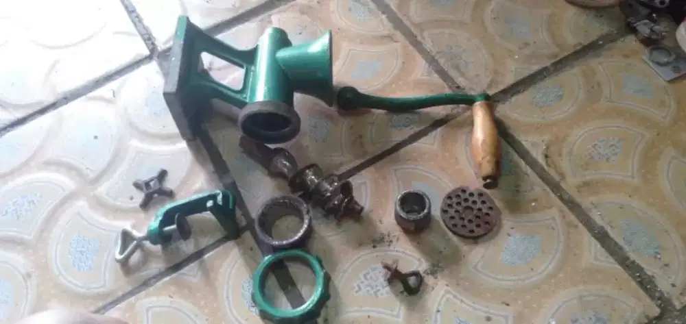 Se set mesin giling daging serba guna brg baru hrg murah se lg ada cpt