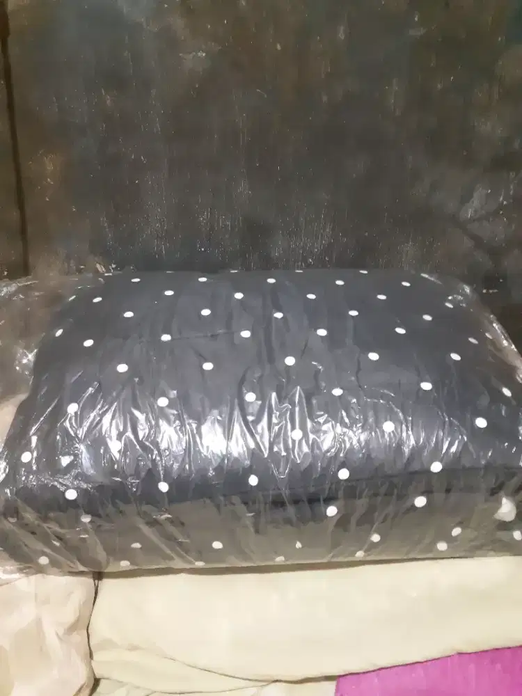 Bed cover king size polkadot