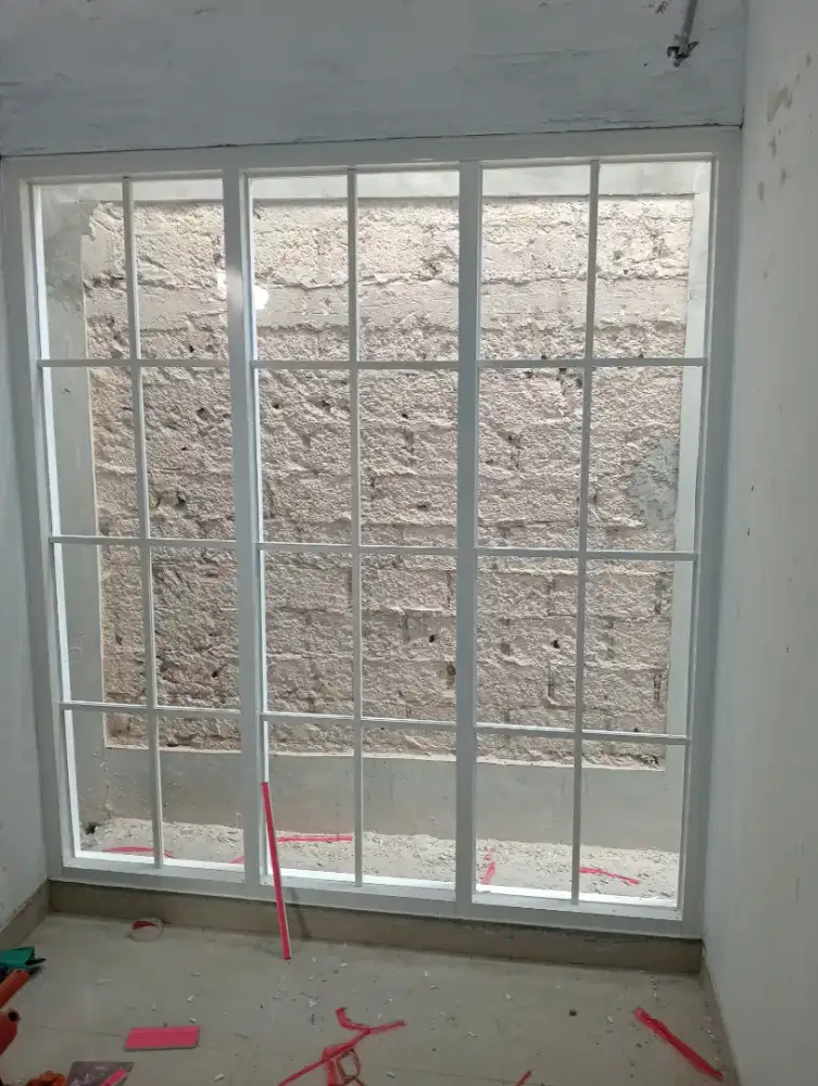 Almanium dan kaca pintu