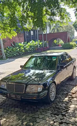 Mercedes-Benz E320 1993 Manual