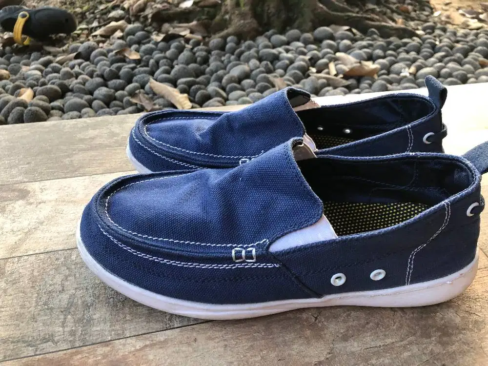 SEpatu slipon biru, siZe 40
