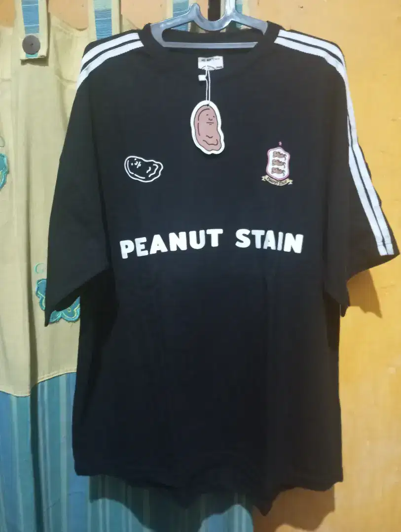 Kaos shirt tee peanut stain white striped arm black Double L XL