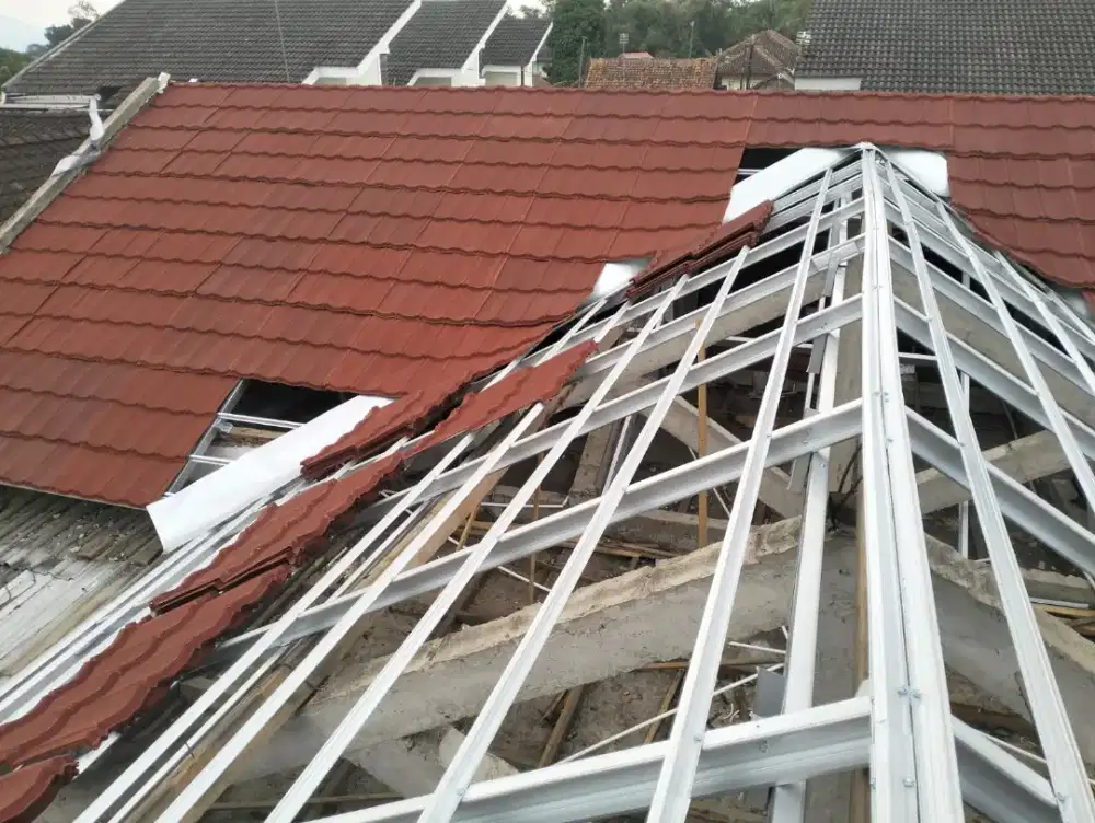 Baja ringan material sekaligus pemasangannya