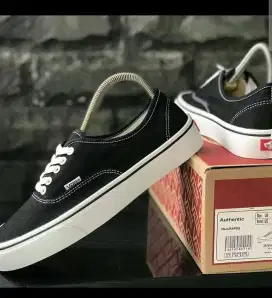 Sneakers ”VANS” ready banyak model dan ukuran