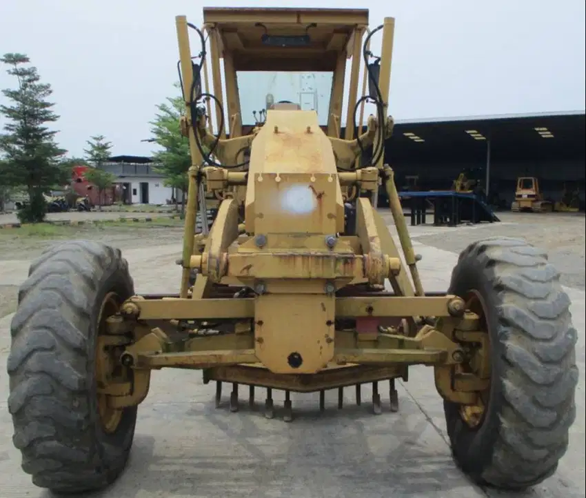 Dijual Motor Grader Caterpillar 120K Tahun 2012