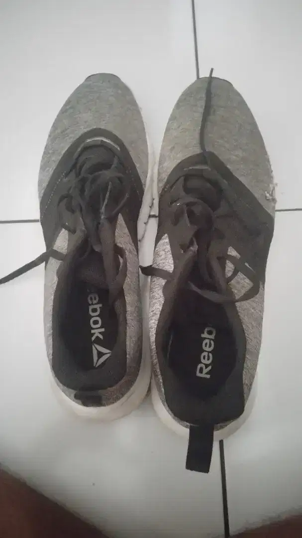 Sepatu Kets scnd kond 75%. REEBOK, ukrn 42/43. Hrg nego-non ongkir.