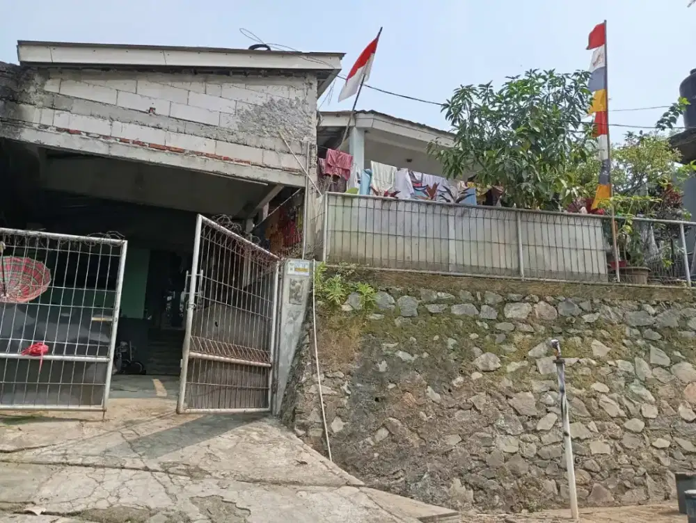 JUAL RUMAH TINGGAL LUAS DAN STRATEGIS