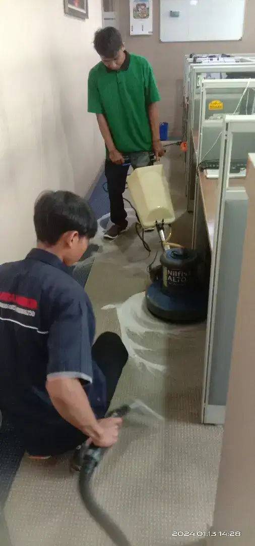 Jasa' cuci karpet kantor karpet masjid dan lain lain.