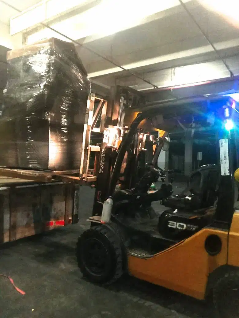 yang 3 ton selalu ada untuk sewa Forklift di Lakarsantri