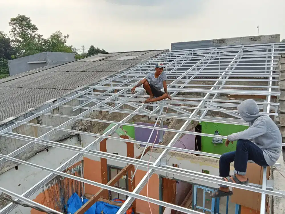 BONGKAR PASANG ATAP LAMA GANTI BAJA RINGAN