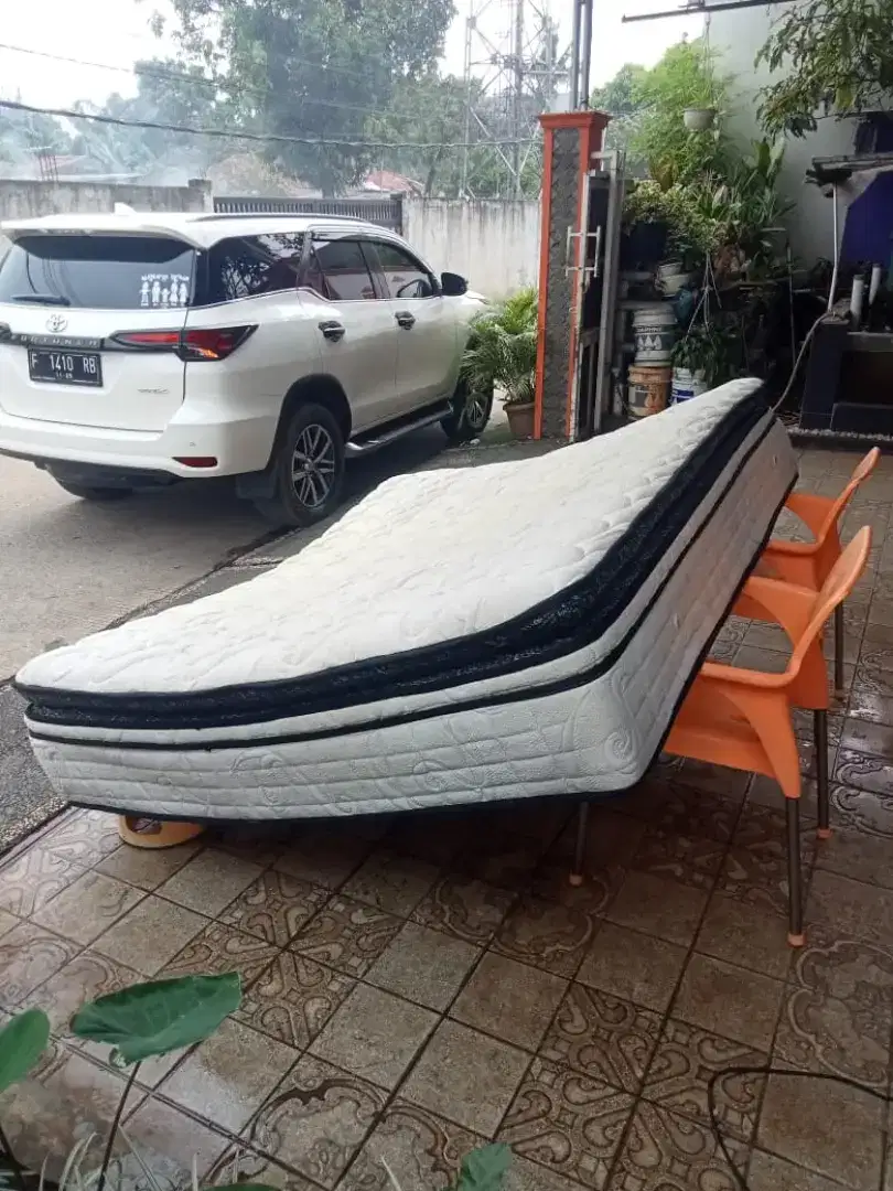 Jasa cuci kasur sofa jok mobil kursi kantor