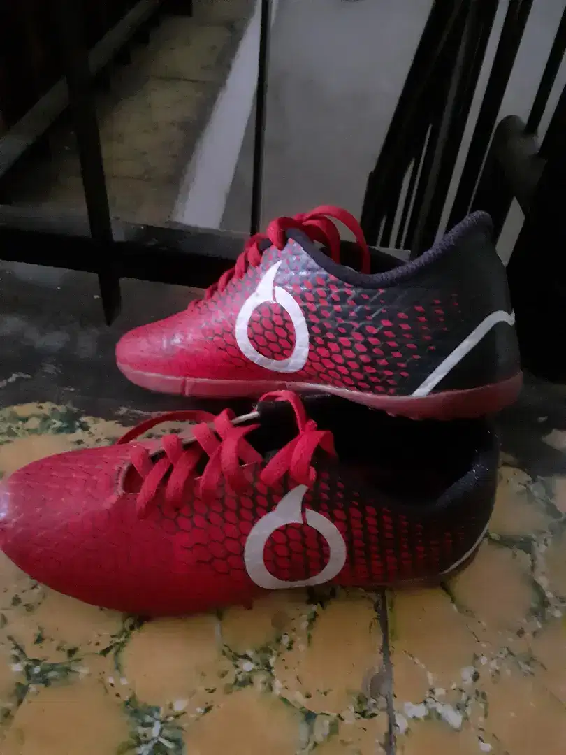 Sepatu futsal ortuseight