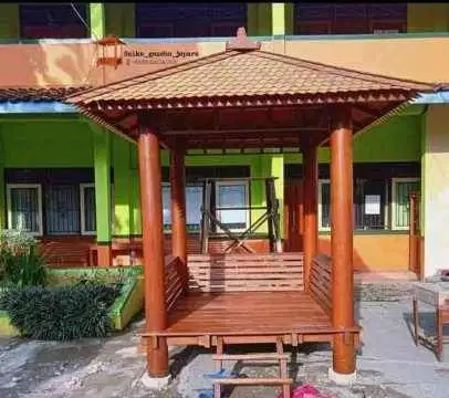 GAZEBO TAMAN RUMAH