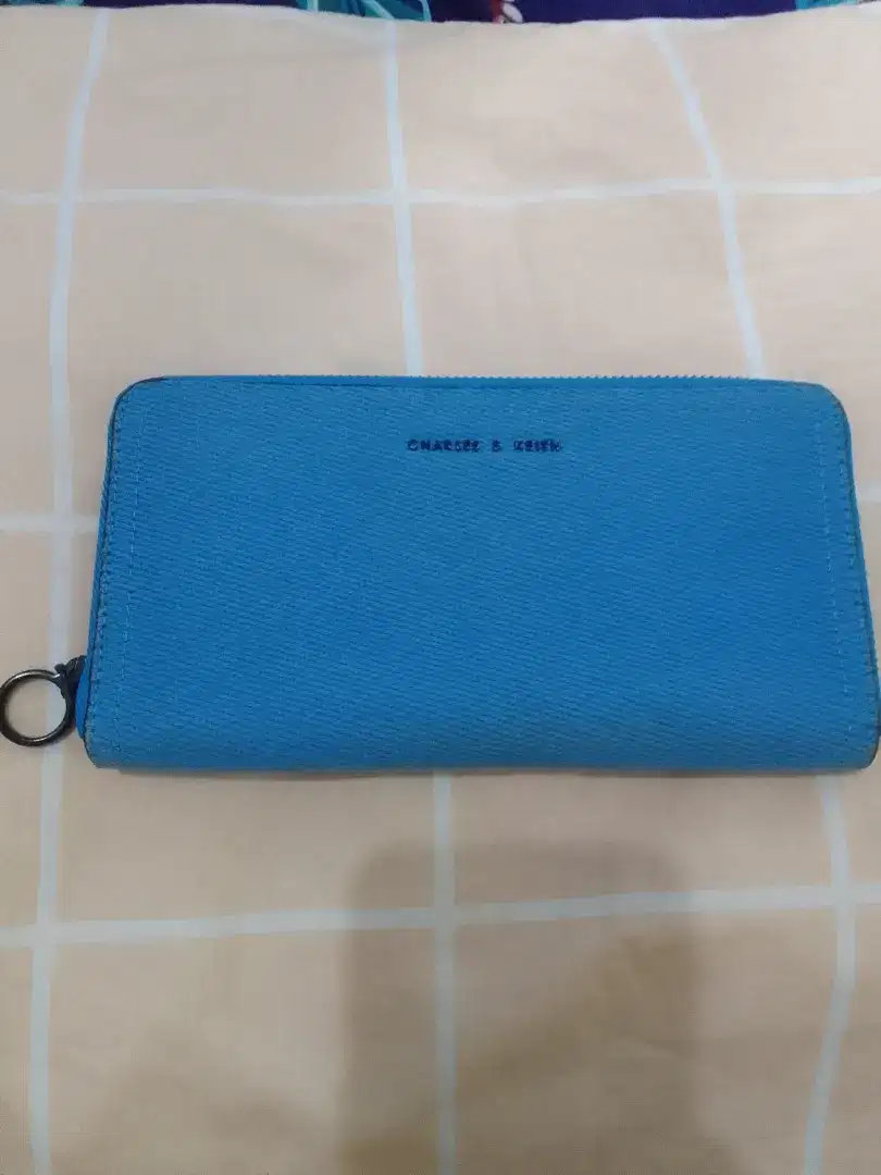 Dijual dompet wanita charles n keith warna biru ori