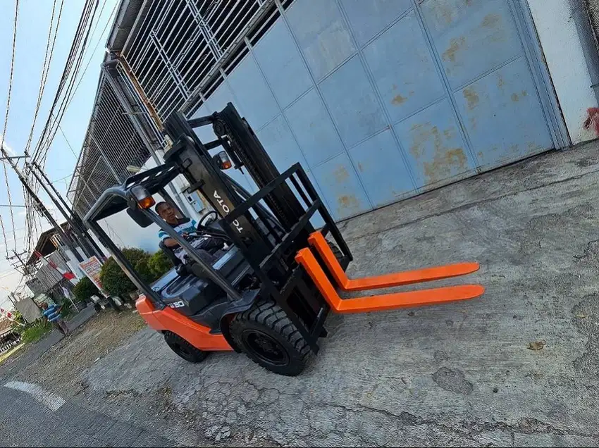 Siap kerja  FORKLIFT TOYOTA 3 Ton-8FD