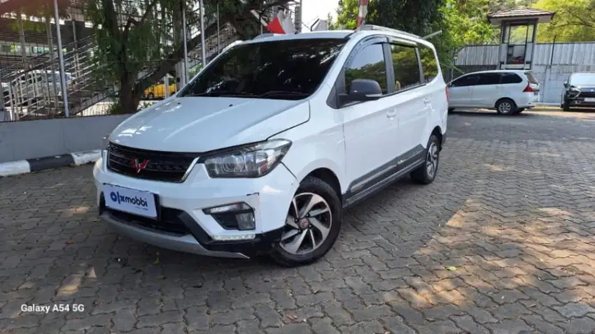 DP Rendah - Wuling Confero S 1.5 C Lux Plus Bensin-MT 2018 Putih(TYB)