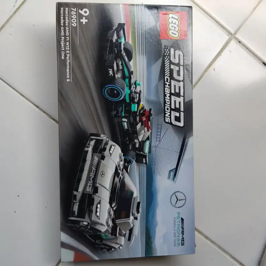 Mainan anak Lego mobil formula 1 seri Mercedes AMG