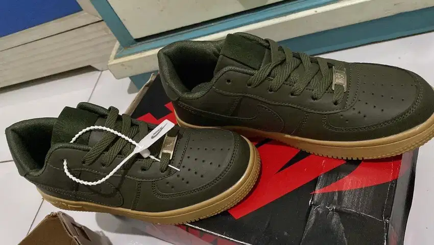 Di jual sepatu nike baru ya kekecilan size 38