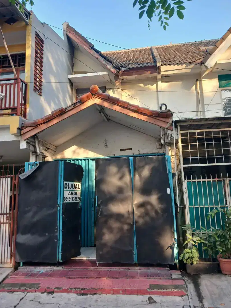 Rumah 2 lt, bisa tinggal & usaha di Taman palem