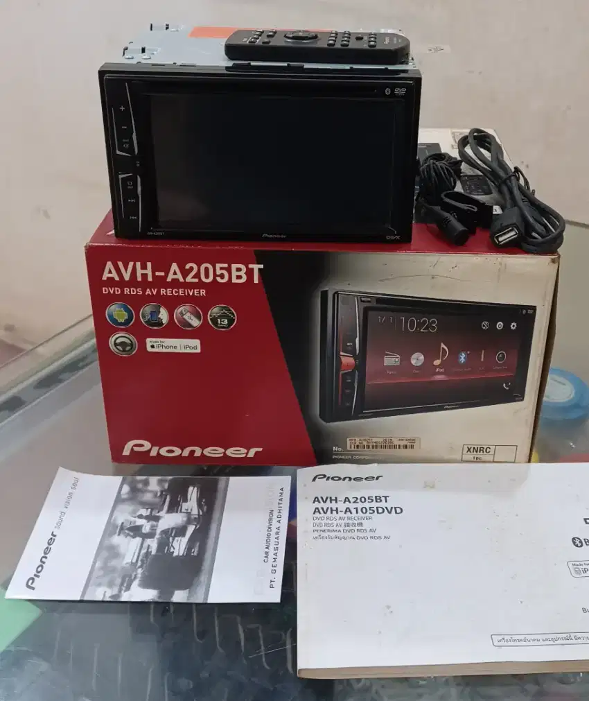 2 din Pioneer AVH - A205BT