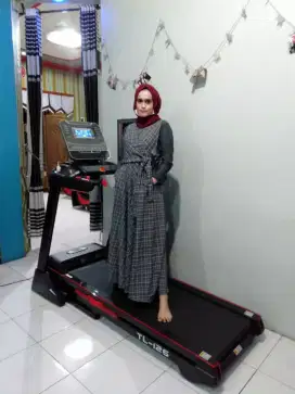 Alat fitness treadmill elektrik tipe tl 126 besar