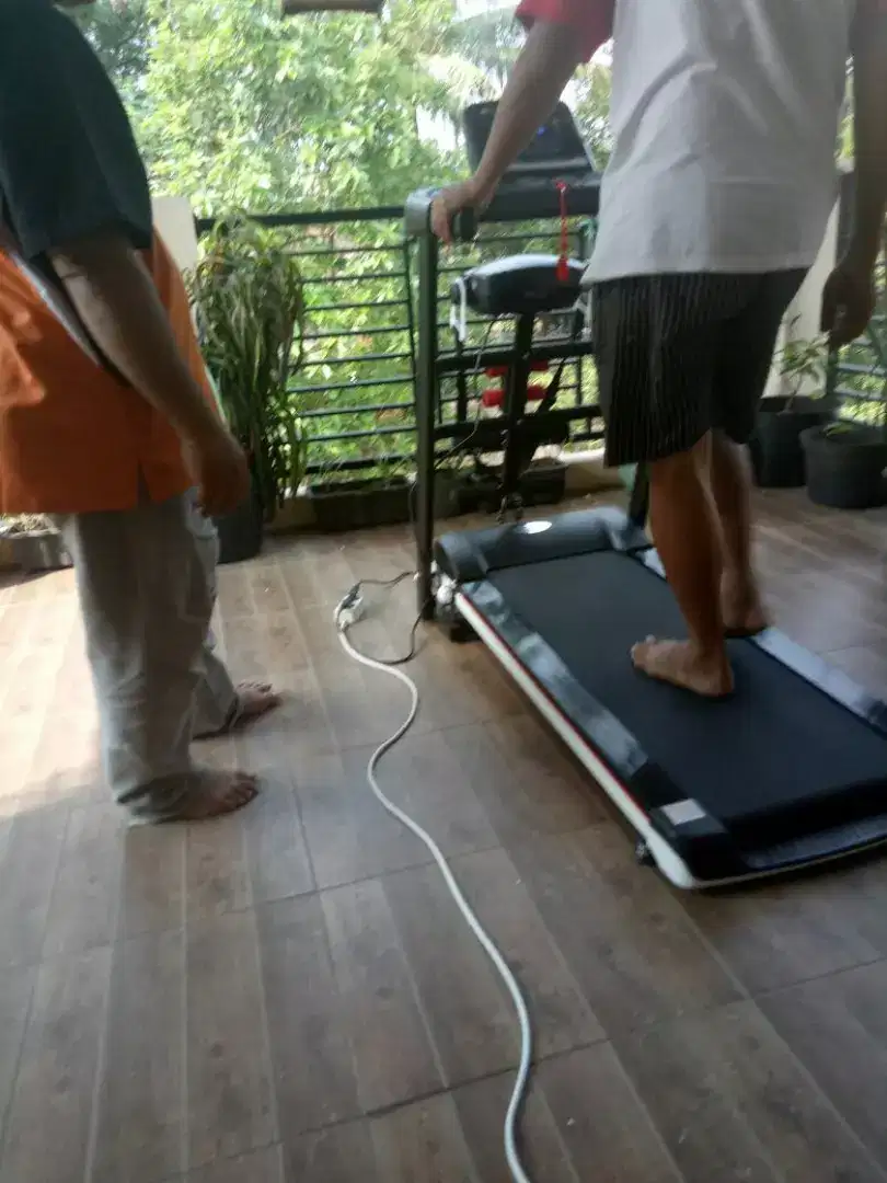 Alat fitness treadmill elektrik tipe tl 607 hitam