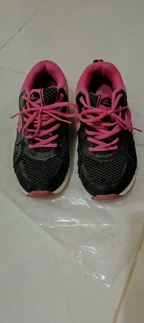 sepatu joging (audax)