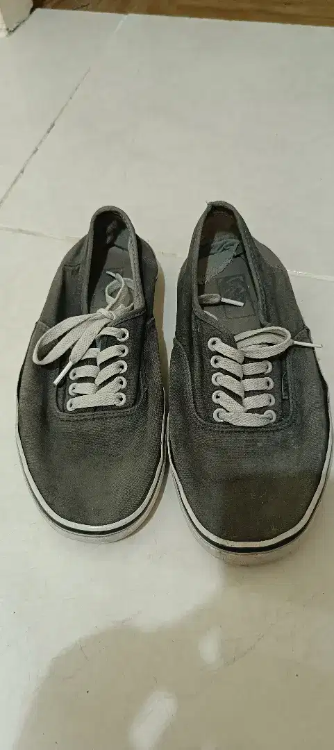 sepatu vans autentic