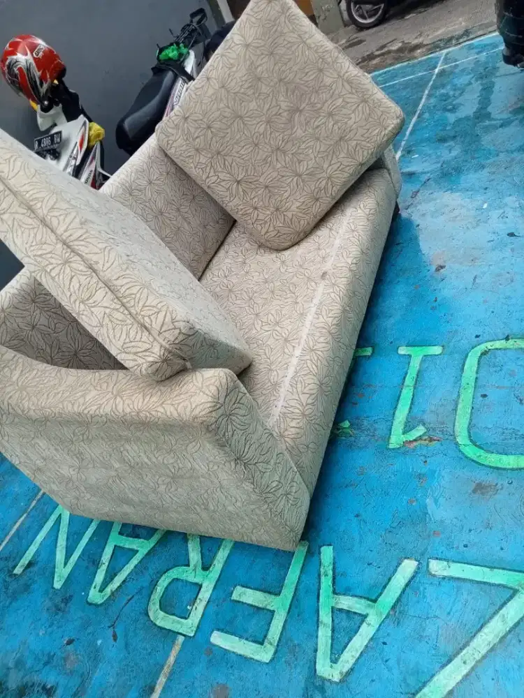 Jasa cuci sofa kasur jok mobil kursi kantor karpet kantor dll