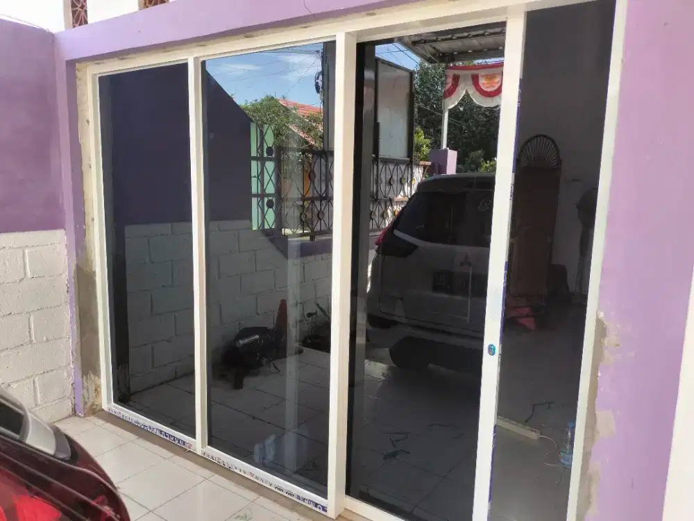 Almanium dan kaca pintu jendela