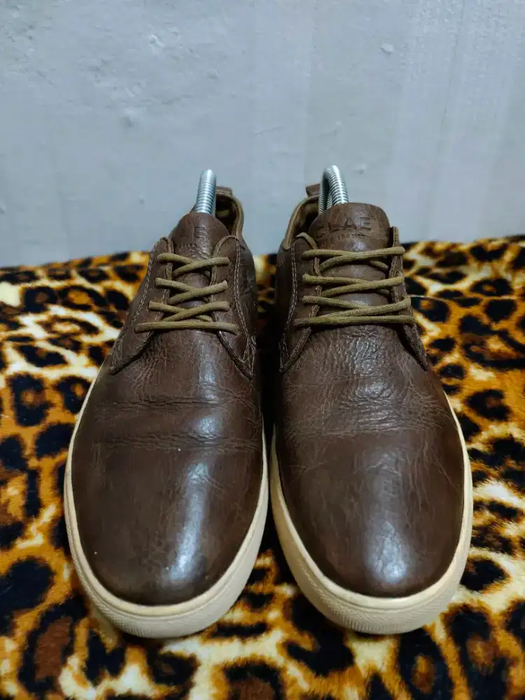 Sepatu clae los angeles