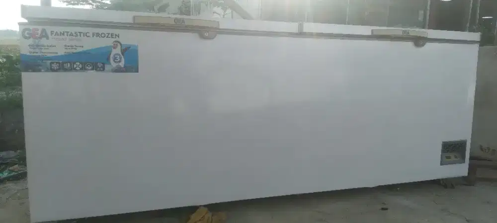 Di jual freezer GEA