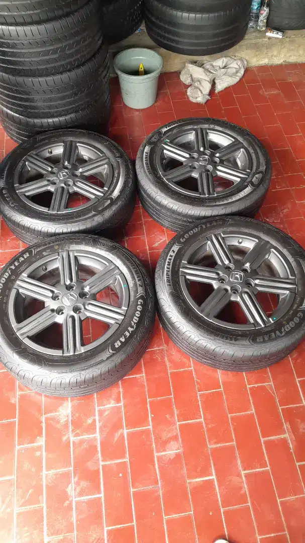 Velg oem honda HRV 2022 R17 pcd 5*114.3 plus ban 99%2023..4pcs