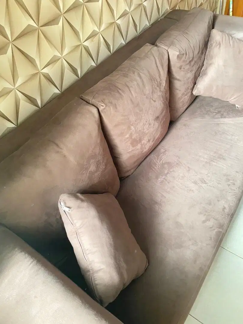 3 seater sofa (warna coklat tua)