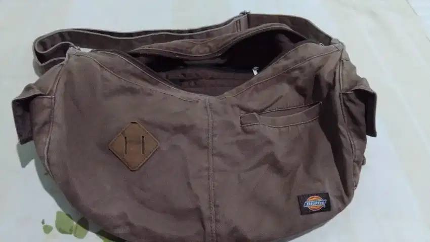 Tas selempang dickies