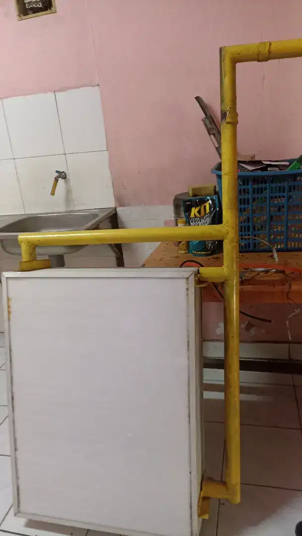 Neon box berikut lampu di dalam