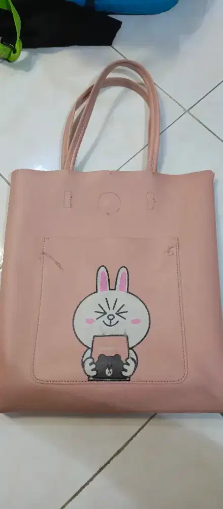 Tas wanita, bahan kulit sintetis. Masih bagus & layak pakai.
