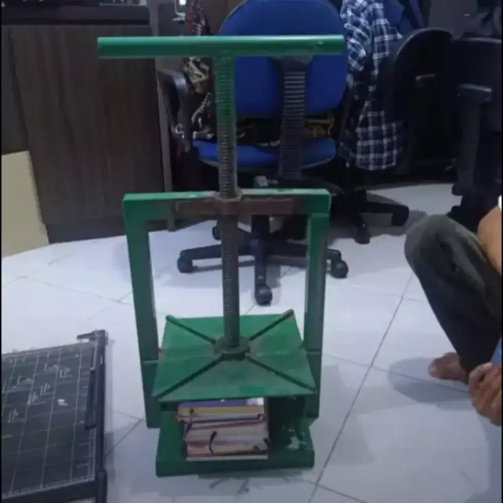 Alat Press Putar Manual