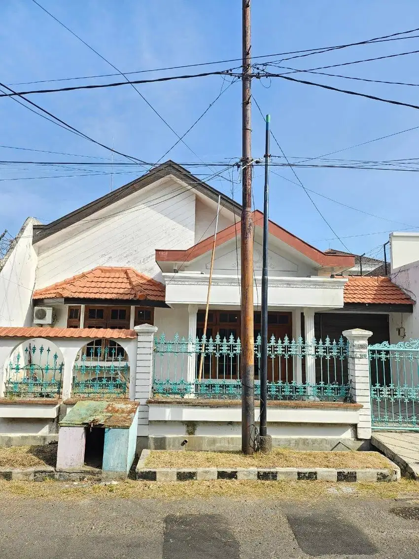 RUMAH KOKOH LOKASI TOP ISTIMEWA  DHARMAHUSADA INDAH TENGAH GG 4