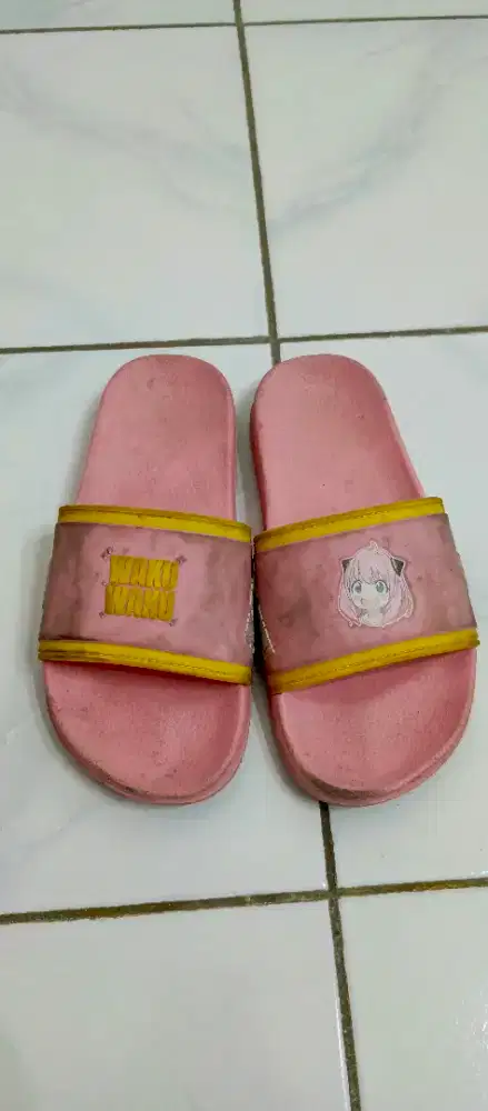 Sandal fipper selop original. ukuran 35-36. Masih bagus masih tebal.