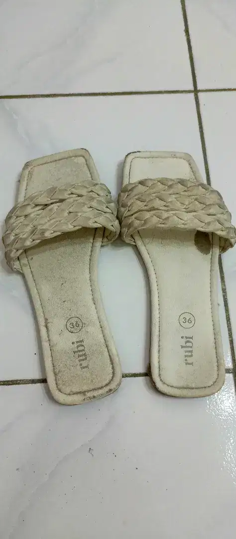 Sandal wanita.. Ukuran 36. Masih layak pakai.