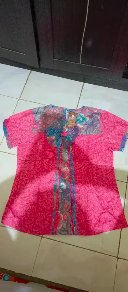 Kemeja batik tidak berkerah.Baruu.Ukuran S /L berat badan 40-55kg bisa