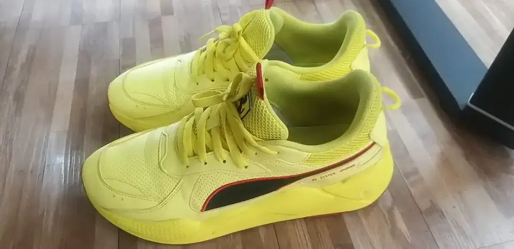 Sepatu sneaker scuderia ferrari RS-X (Yellow Colour)