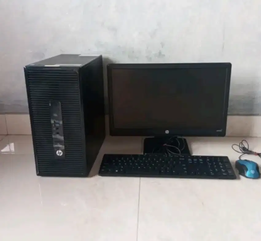 Komputer core i3 gen 4 ram 4 gb HDD 500 gb plus monitor 19 inch wifi