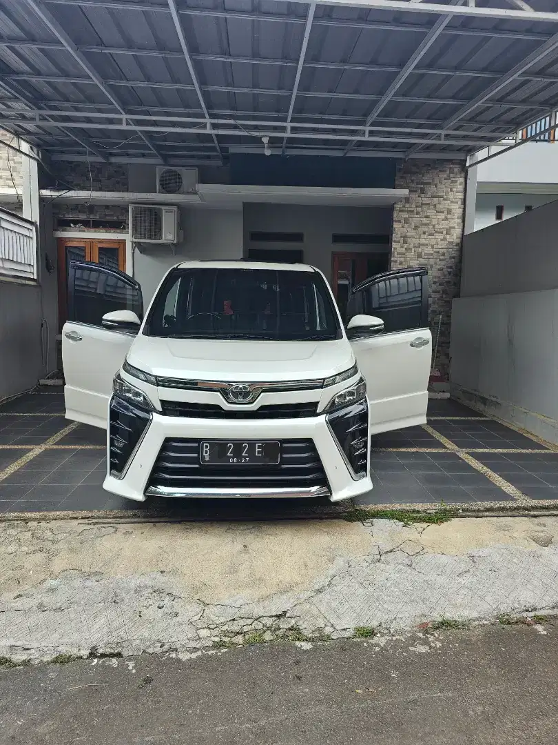 Toyota VOXY 2018 - LANGSUNG PEMAKAI