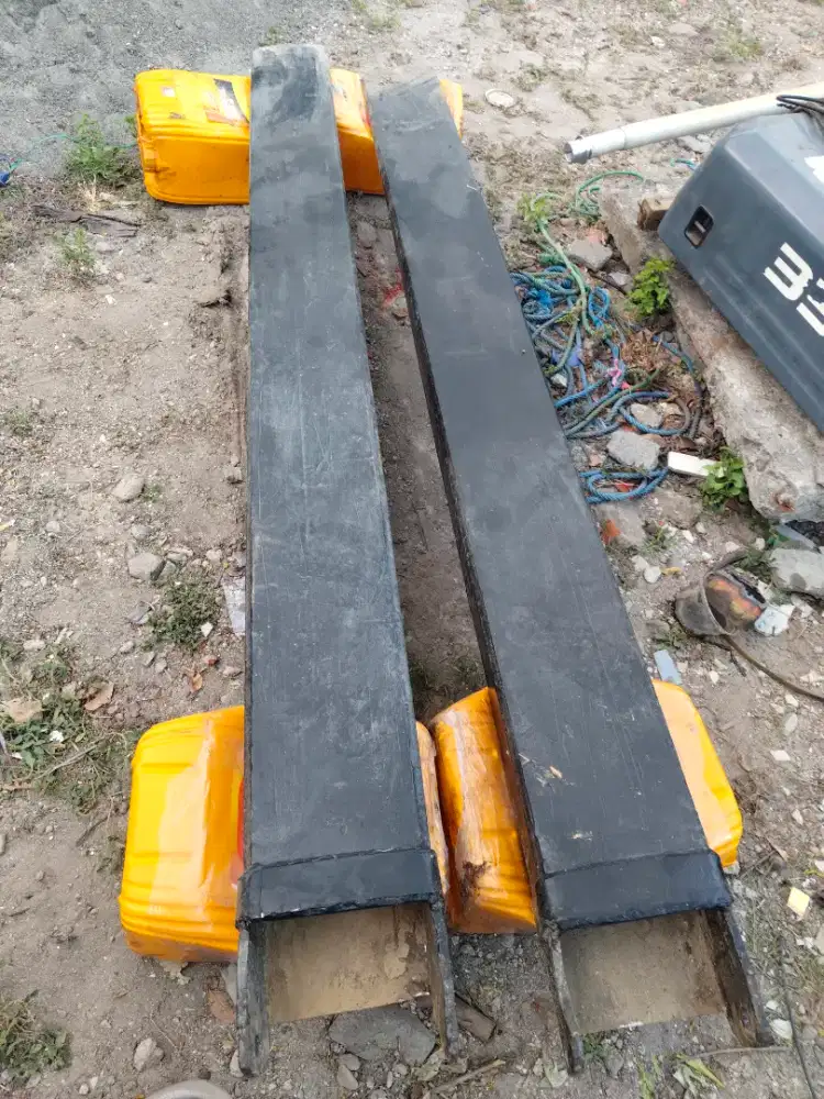 Sepatu forklift 5 / 7 ton