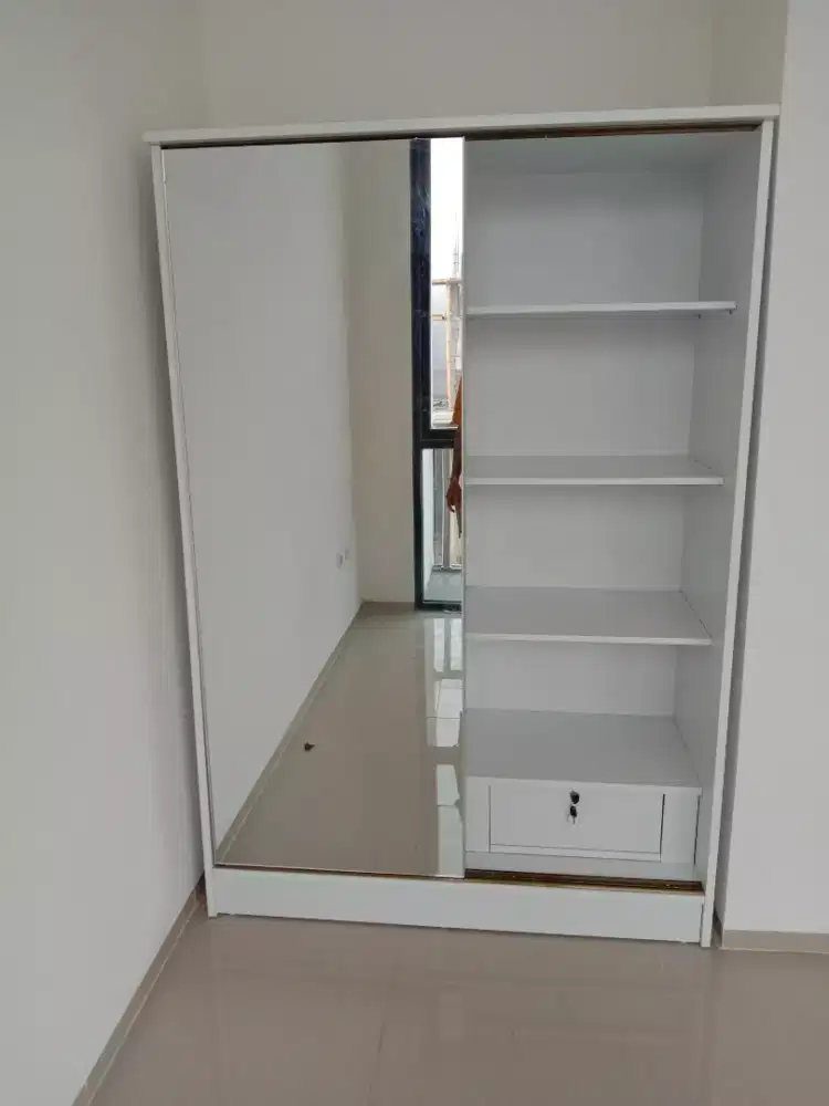 Lemari cermin ukuran P.120 T 200 L 50