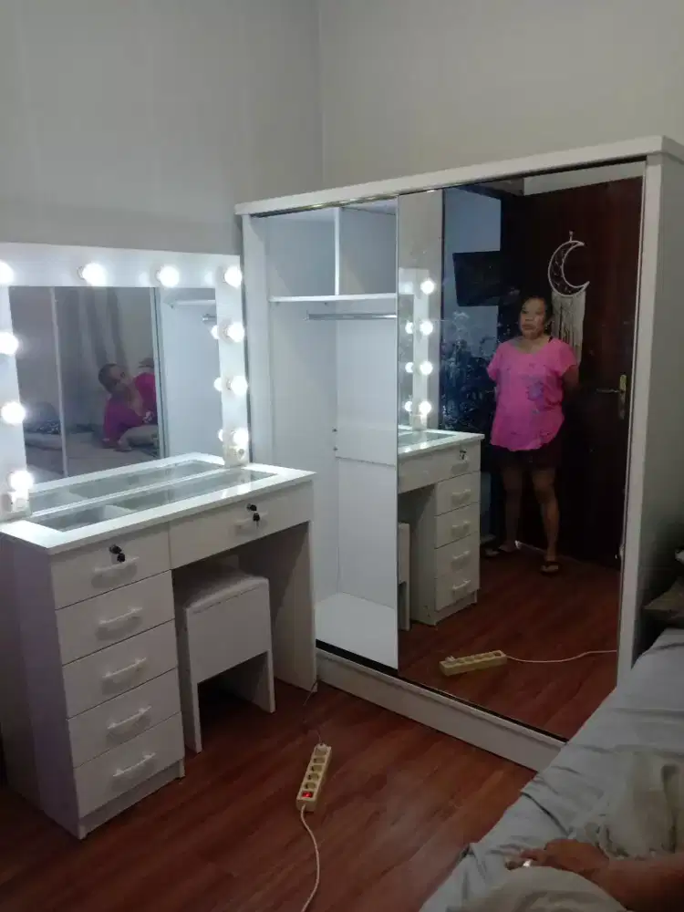 Lemari pakaian paketan bisa rikues warna dan ukuran